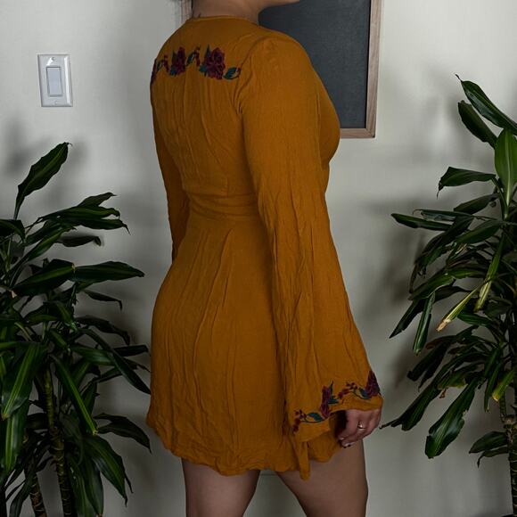 Flowy 70's Inspired Mini Dress - Picture 3 of 4